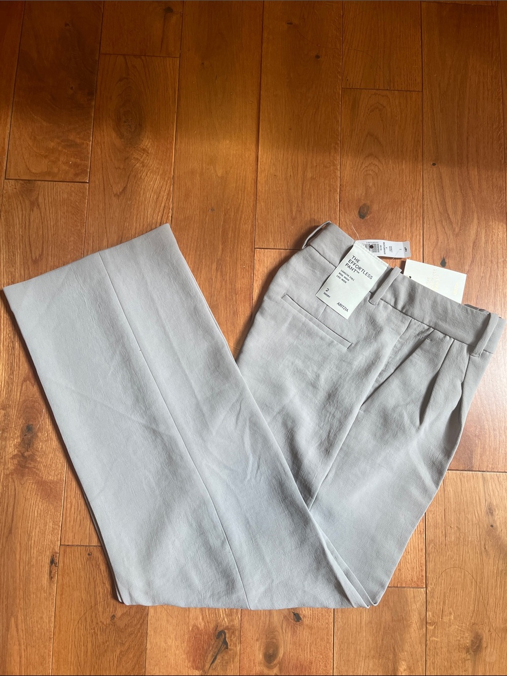 Aritzia NWT Light Gray Crepette Effortless Pants in Ashen in Short